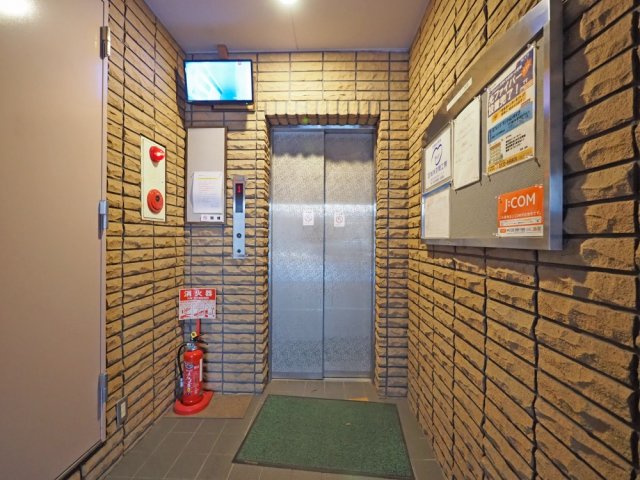 ナニワランド上本町のロビー