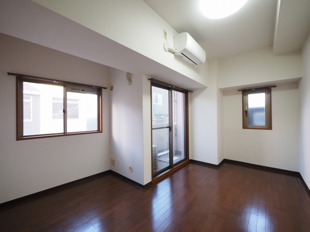 ナニワランド上本町の居間・リビング