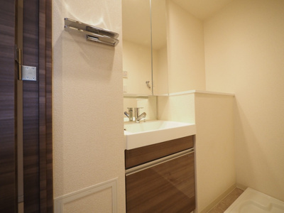 【洗面所】 | ルーエ本町 | 広い洗面スペース