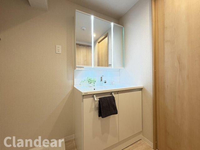 ライオンズマンション東川口第５の独立洗面台|ドキドキの新生活も、安心してスタート。ぴったりの住まいを見つけませんか？クランディアが一緒に住まい選びをサポートします‼　まずは、お気軽にお問合せください　＃クランディア