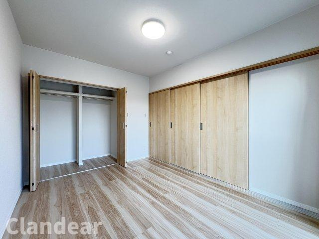 ライオンズマンション東川口第５の洋室|ドキドキの新生活も、安心してスタート。ぴったりの住まいを見つけませんか？クランディアが一緒に住まい選びをサポートします‼　まずは、お気軽にお問合せください　＃クランディア