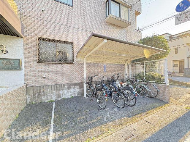 ライオンズマンション東川口第５の駐輪場|ドキドキの新生活も、安心してスタート。ぴったりの住まいを見つけませんか？クランディアが一緒に住まい選びをサポートします‼　まずは、お気軽にお問合せください　＃クランディア