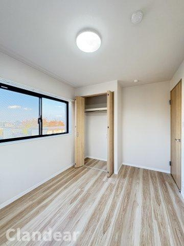 ライオンズマンション東川口第５の洋室|ドキドキの新生活も、安心してスタート。ぴったりの住まいを見つけませんか？クランディアが一緒に住まい選びをサポートします‼　まずは、お気軽にお問合せください　＃クランディア