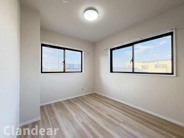 ライオンズマンション東川口第５の洋室|ドキドキの新生活も、安心してスタート。ぴったりの住まいを見つけませんか？クランディアが一緒に住まい選びをサポートします‼　まずは、お気軽にお問合せください　＃クランディア