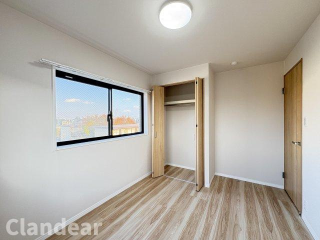 ライオンズマンション東川口第５の洋室|ドキドキの新生活も、安心してスタート。ぴったりの住まいを見つけませんか？クランディアが一緒に住まい選びをサポートします‼　まずは、お気軽にお問合せください　＃クランディア