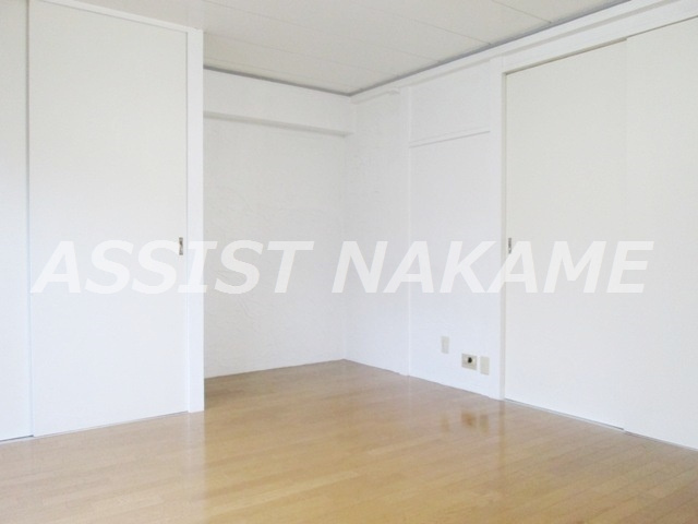 細井マンションの寝室