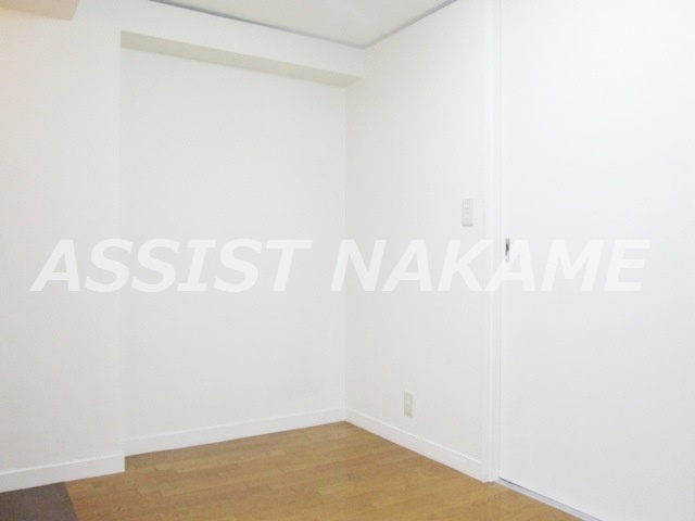 細井マンションの洋室