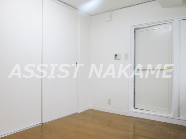 細井マンションの洋室