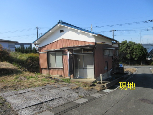 中古戸建　熊谷市千代64-1（期間限定現況販売）の前面道路含む現地写真