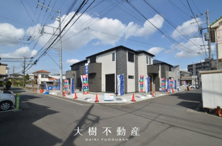 【前面道路含む現地写真】