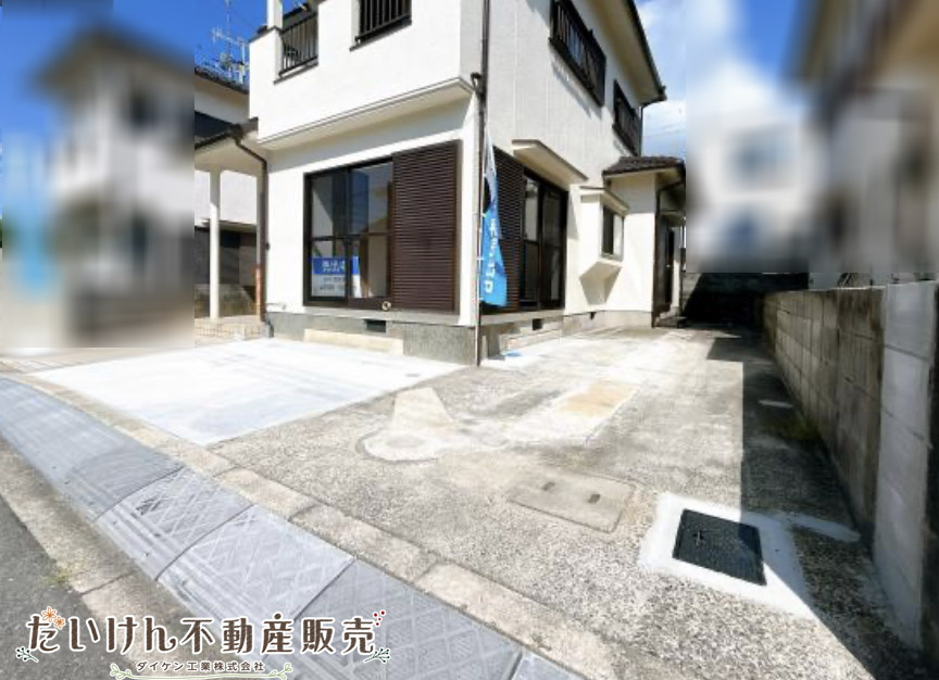 加古郡稲美町国岡　中古戸建の前面道路含む現地写真