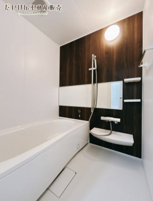 加古郡稲美町国岡　中古戸建の浴室