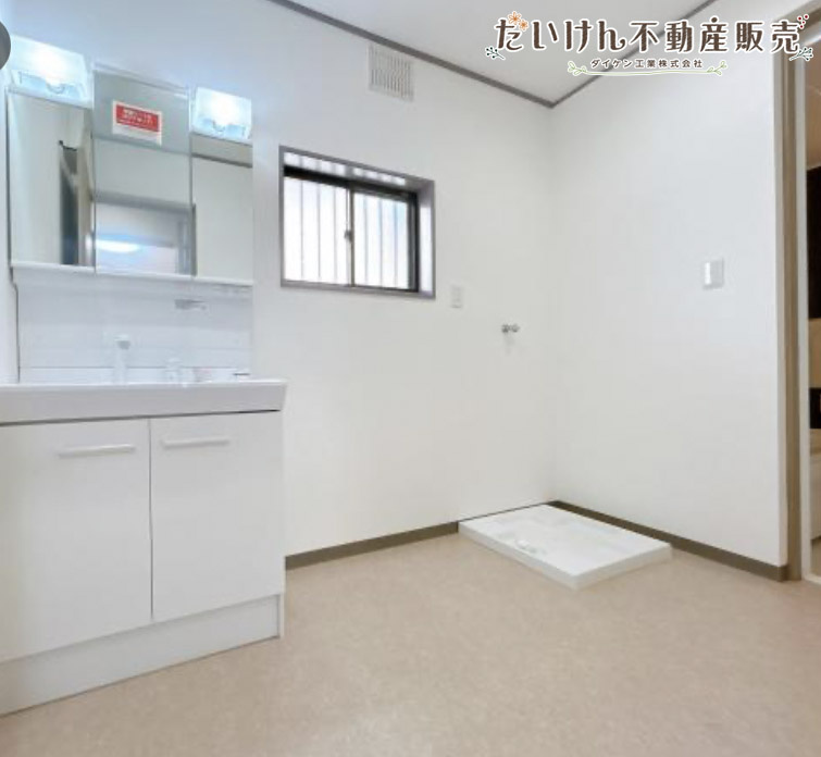 加古郡稲美町国岡　中古戸建の脱衣所