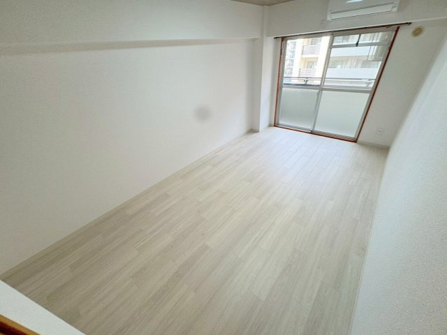 アーデン新大阪の居間・リビング