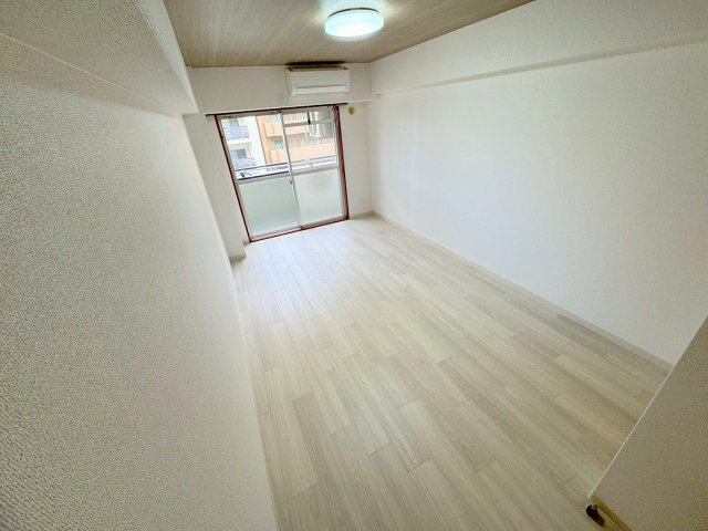 アーデン新大阪の居間・リビング