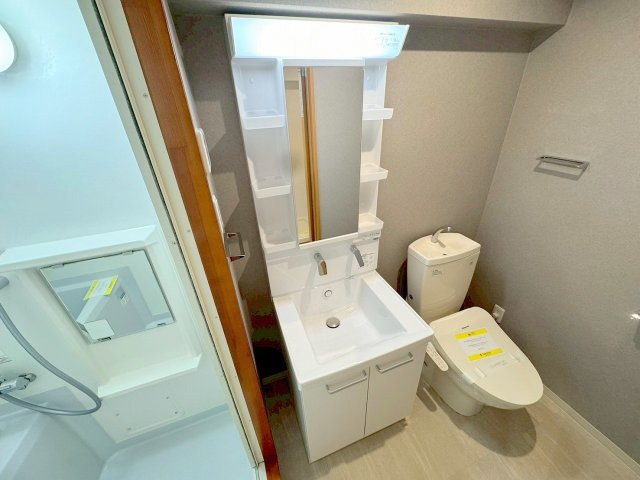 アーデン新大阪の独立洗面台