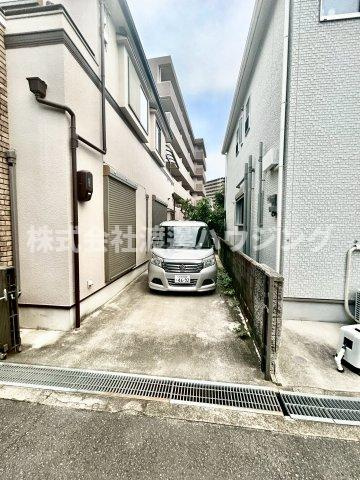 富田丘町一戸建の駐車場|2台駐車可