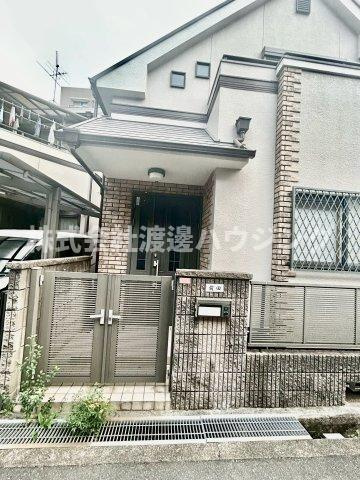 富田丘町一戸建のエントランス