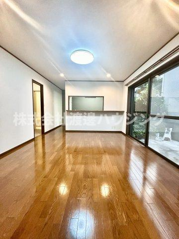 富田丘町一戸建の居間・リビング