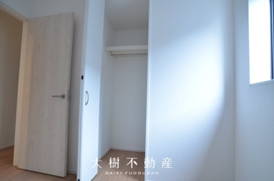 【洋室】 | 綾瀬市深谷上７丁目 新築戸建て 全5棟【仲介手数料無料】 | 2階　洋室2（4.5帖）クローゼット