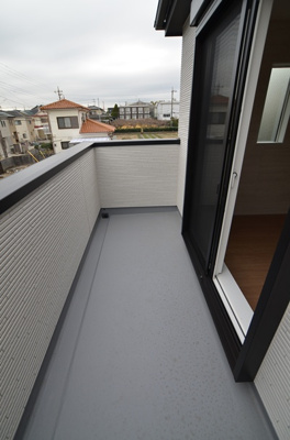 【バルコニー】 | 綾瀬市深谷上７丁目 新築戸建て 全5棟【仲介手数料無料】