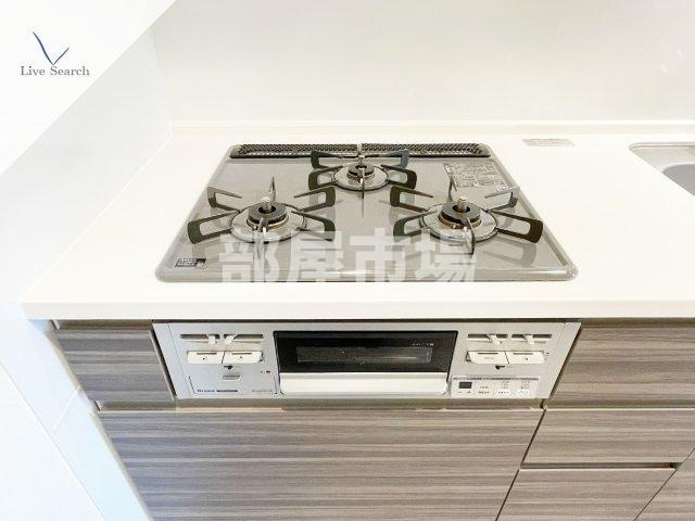 レオーネ南千住Ⅱのキッチン|グリル付き3口ガスコンロ