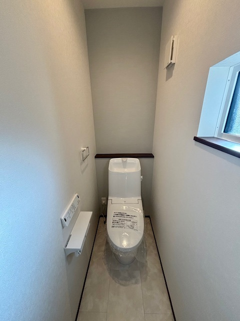 小郡市小板井　2号地のトイレ|窓付きのトイレはあかるくていいですね♪