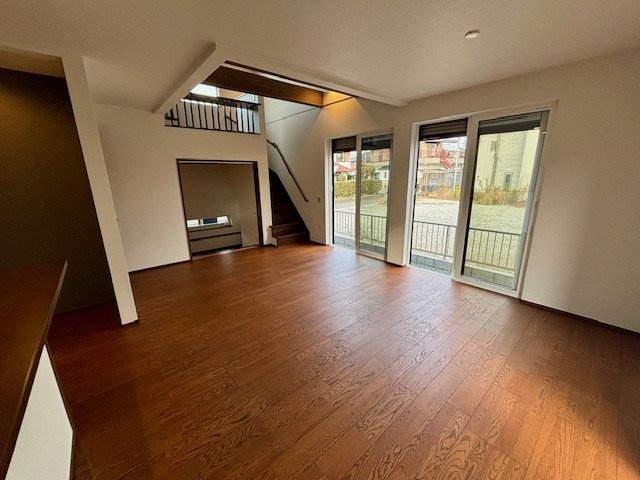 小郡市小板井　2号地の居間・リビング|開放感あふれるLDKは家族が自然と集まる心地よい空間です。シンプルな内装で家具の配置も自由自在、暮らしに合わせてアレンジ可能です