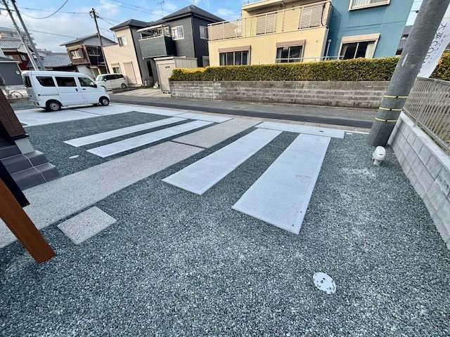 小郡市小板井　2号地の駐車場|駐車場も並列でお車の出し入れ楽々ですね♪