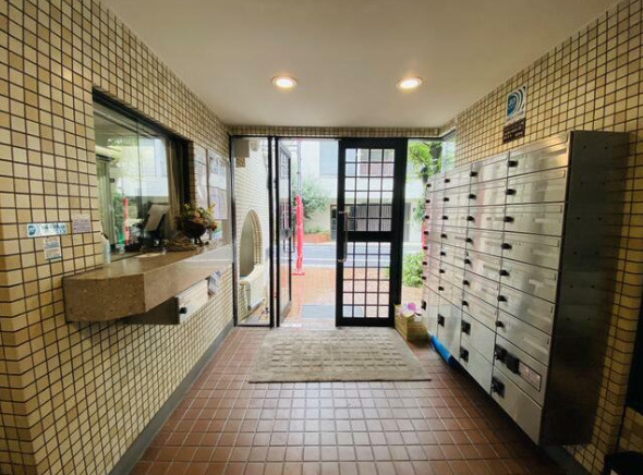 上馬ハイデンス　ペット相談　宅配BOX　防犯カメラ　のロビー