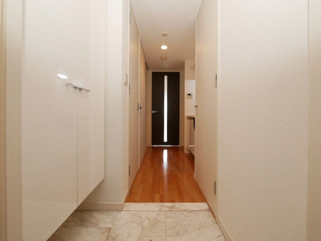 QCフラット北堀江の玄関