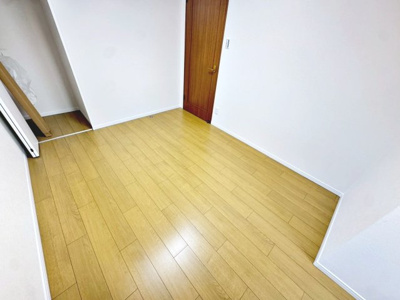 【洋室】 | エクセル新金岡 | フレスポしんかなまで徒歩６分♪ファミリーマートまで徒歩８分♪キリン堂まで徒歩７分♪お買い物に便利な立地ですね！