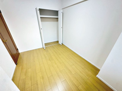 【収納】 | エクセル新金岡 | 【クローゼット】お部屋を広く利用するために必須なクローゼットが全洋室に付いています♪もちろんお荷物を収納されても良しの勝手の良いクローゼットは嬉しいですね♪