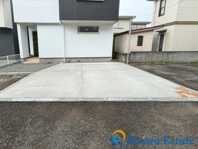 新築戸建　茅ヶ崎市南湖5丁目の駐車場|ご家族分の自転車を駐輪したり、来客用の駐車スペースとしてもお使いいただけます。