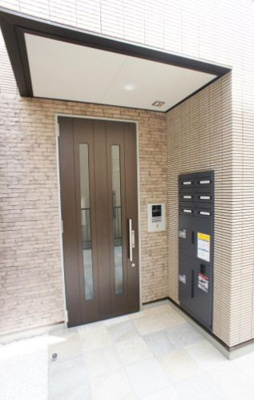 【エントランス】 | ラシーネ | 落ち着いたエントランスです