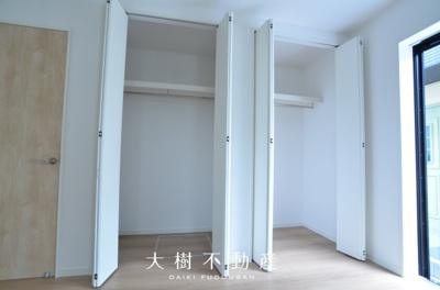 【洋室】 | 綾瀬市深谷上７丁目 新築戸建て 全5棟【仲介手数料無料】 | 1階　洋室2（7.0帖）クローゼット