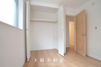 【洋室】 | 綾瀬市深谷上７丁目 新築戸建て 全5棟【仲介手数料無料】 | 1階　洋室4（5.2帖）クローゼット