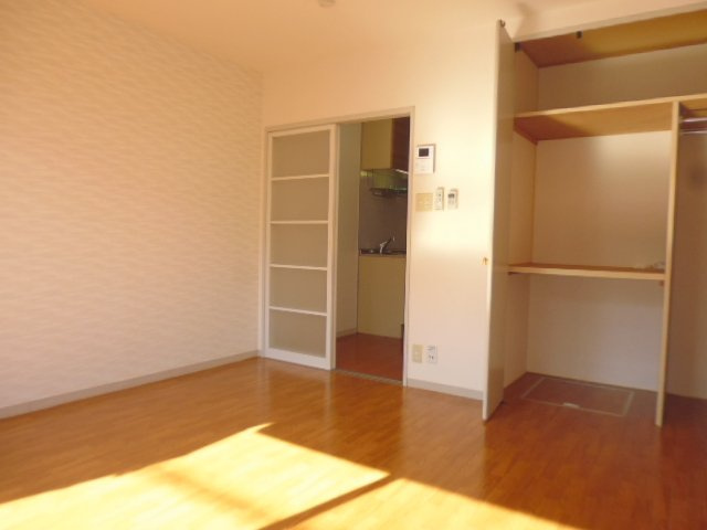 ディアエスタＣの居間・リビング|洋室