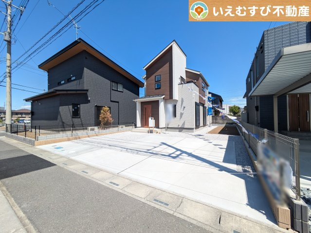 BLOOMING GARDEN　深谷市国済寺の駐車場|2台駐車可能なスペース完備
しっかり舗装してある駐車スペースで天気が悪く足元が悪い日でも乗り降りしやすい♪