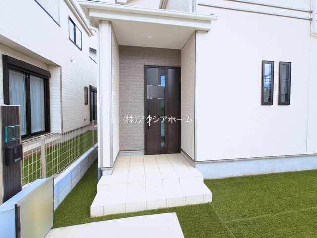 所沢市北原町・全5棟　新築一戸建　B号棟　の玄関