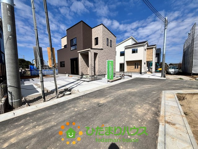 ワイウッドコート加須市久下第7期　新築一戸建て　01の前面道路含む現地写真