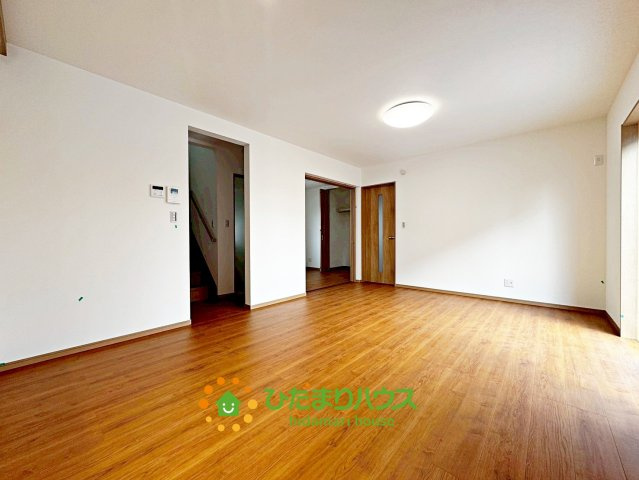 ワイウッドコート加須市久下第7期　新築一戸建て　01の居間・リビング