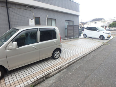 【駐車場】 | グランディア甲東園 | 駐車場です