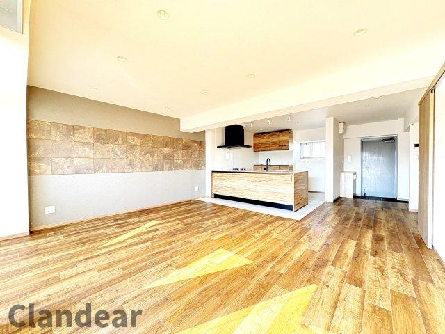 パークタウン川口青木公園の居間・リビング|ドキドキの新生活も、安心してスタート。ぴったりの住まいを見つけませんか？クランディアが一緒に住まい選びをサポートします‼　まずは、お気軽にお問合せください　＃クランディア