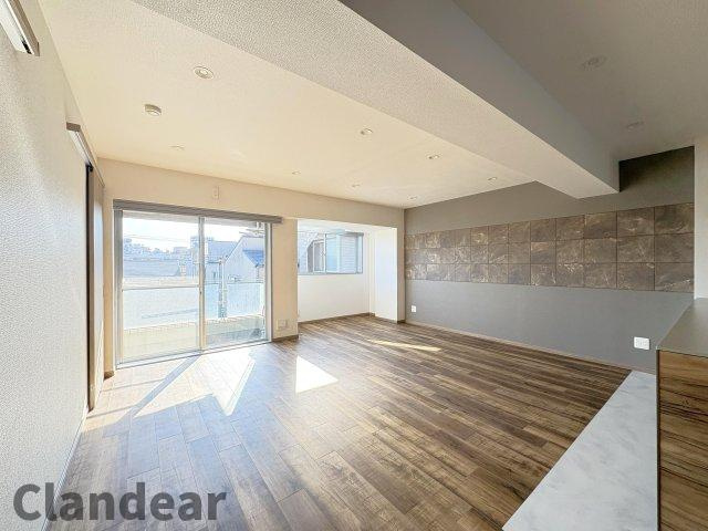 パークタウン川口青木公園の居間・リビング|ドキドキの新生活も、安心してスタート。ぴったりの住まいを見つけませんか？クランディアが一緒に住まい選びをサポートします‼　まずは、お気軽にお問合せください　＃クランディア