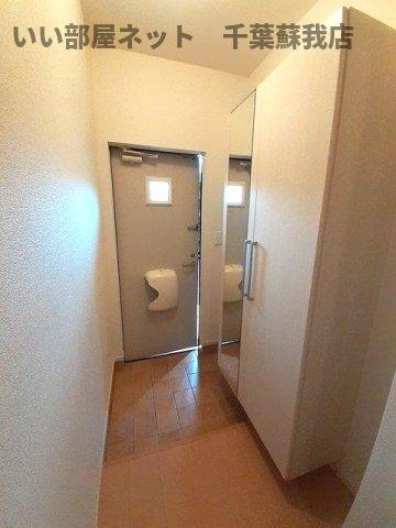 ブルースカイ幸和Ⅰの玄関|明るい玄関です