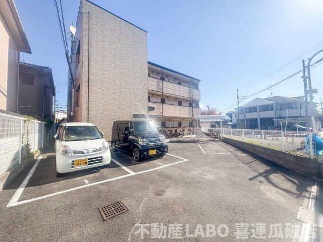 リバーサイド金岡Ⅱ番館の駐車場