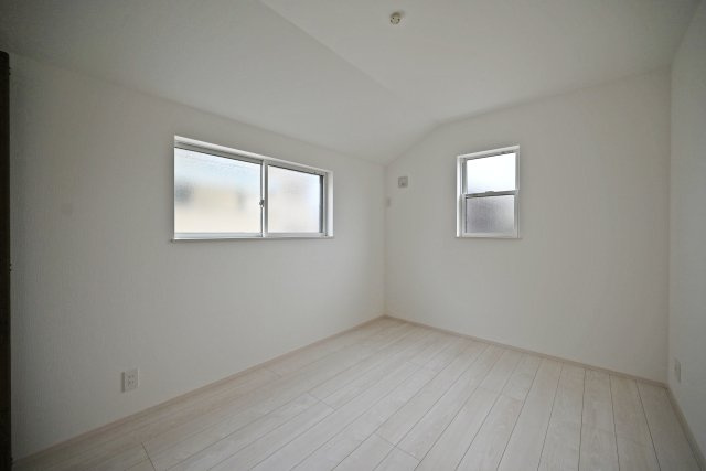 ファーストタウン荻野3丁目新築一戸建て│2SLDK・3SLDK+駐車2台可の洋室|-洋室6帖(2F)-