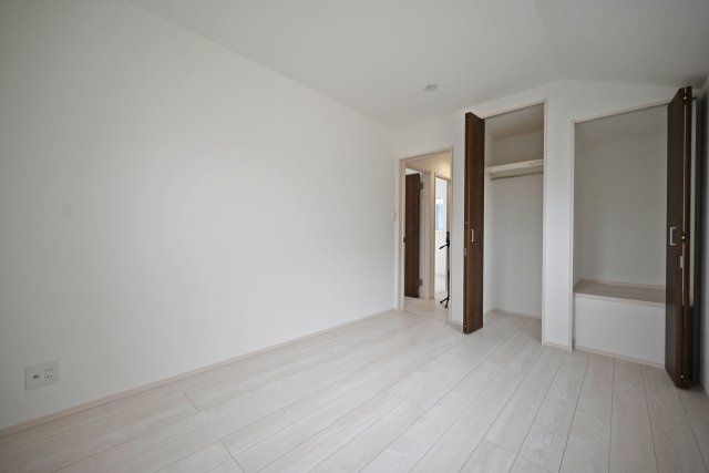 ファーストタウン荻野3丁目新築一戸建て│2SLDK・3SLDK+駐車2台可の洋室|-洋室6帖(2F)-