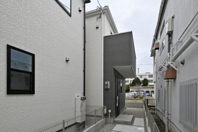 ファーストタウン荻野3丁目新築一戸建て│2SLDK・3SLDK+駐車2台可の外観|2号棟現地外観写真です。